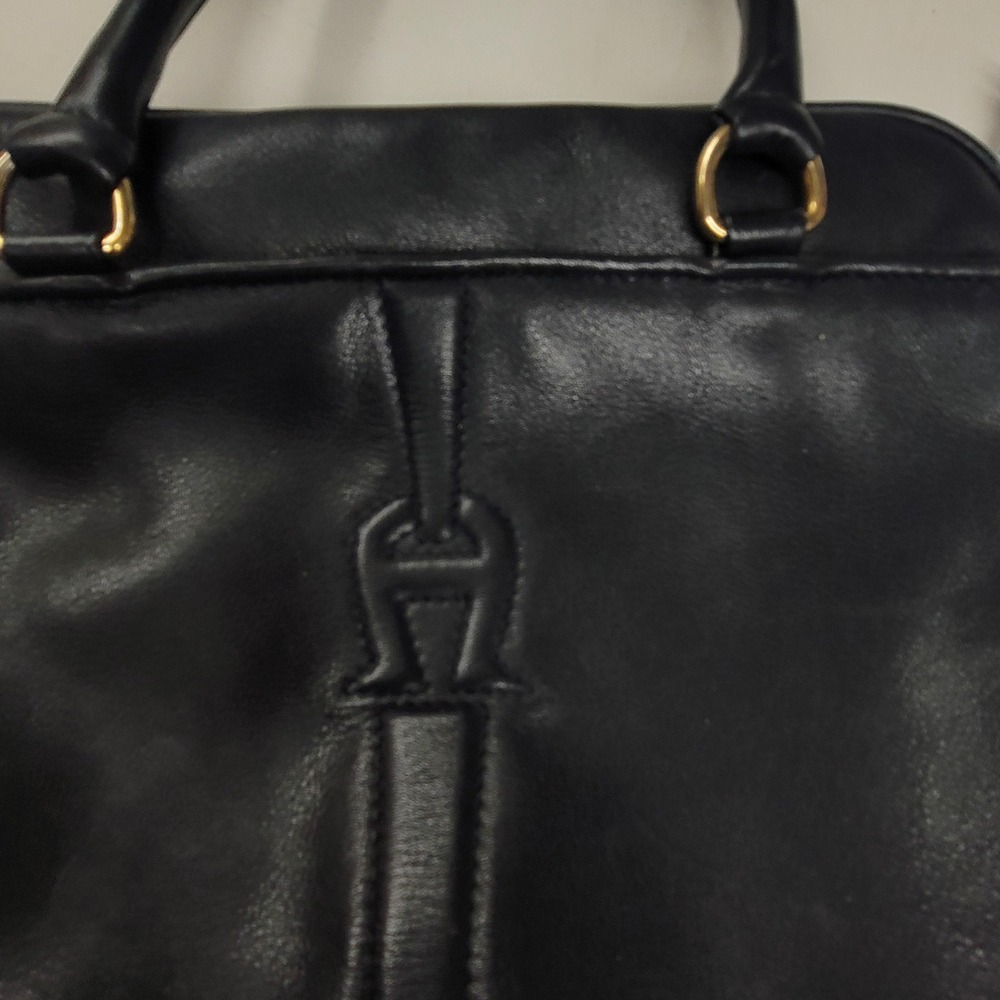 Quiet Luxury Etienne Aigner Black Leather Handbag Gold Hardware Dark Academia - Picture 2 of 9
